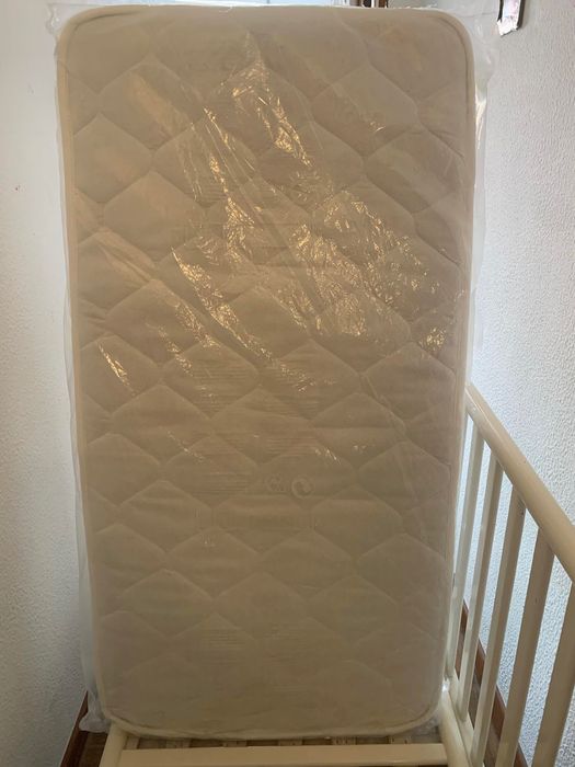 Cama bebé + Colchão Novo