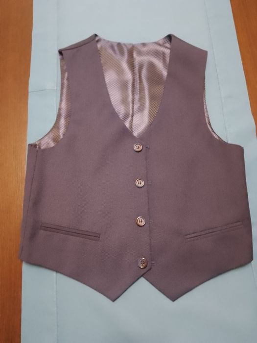 Garnitur komunijny Ferrano fashion r 134, ale wypada na większy, grana