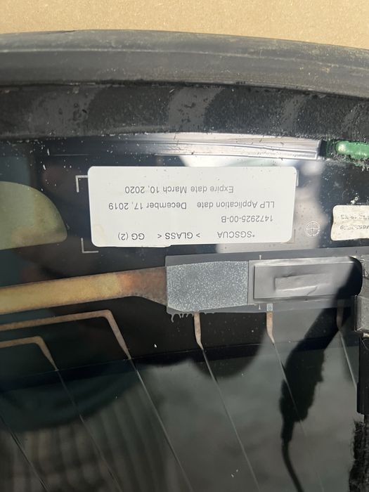 Заднє скло Tesla m3 rest