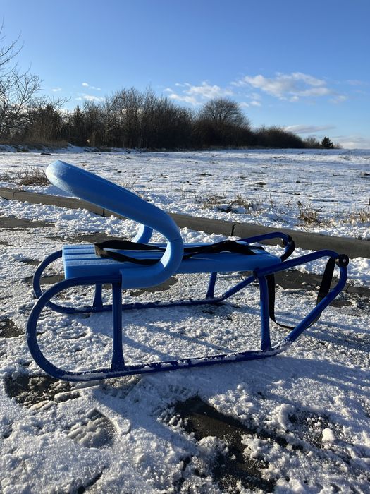 Sanki metalowe z oparciem tradycyjne niebieskie