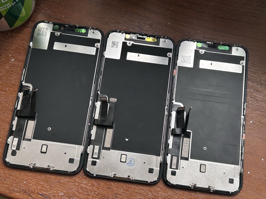 Дісплеї iPhone 11 3 шт 1 працює інші невідомий стан