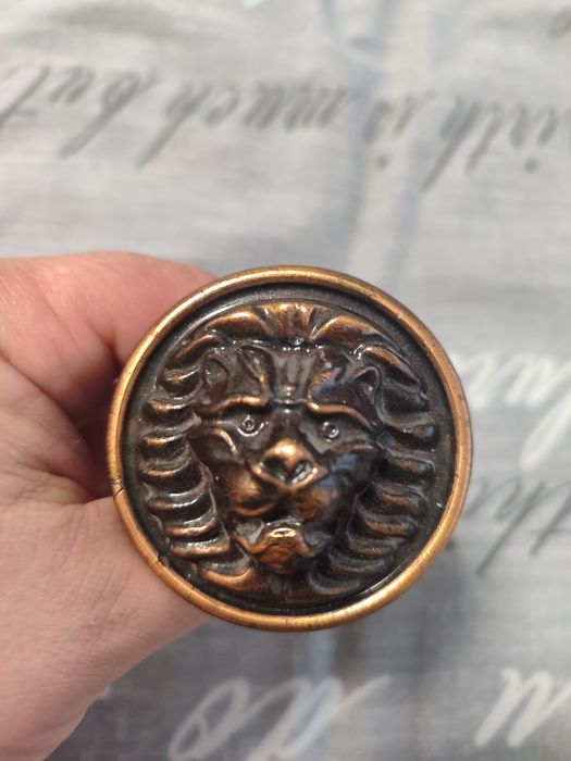 ручка дверна лев