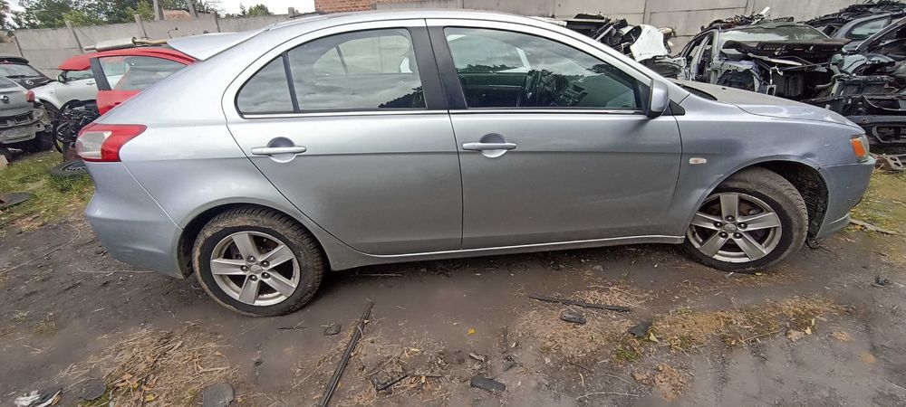 ćwiartka tył tylna mitsubishi lancer 1.8 4b10 140 km  lak A31
