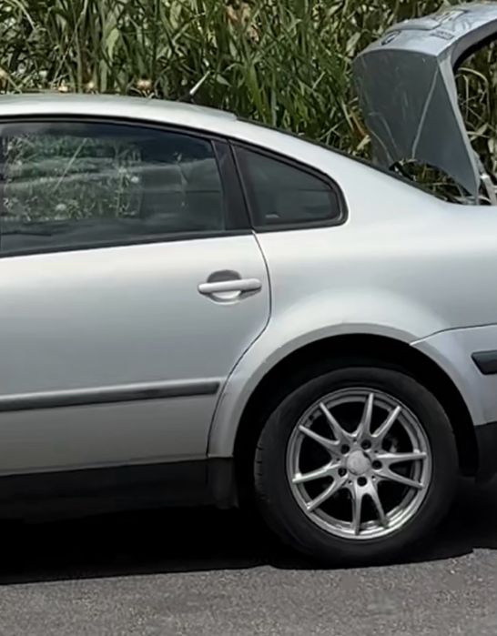 Passat  junta com passagem megociavel troco por mota ou carrinha