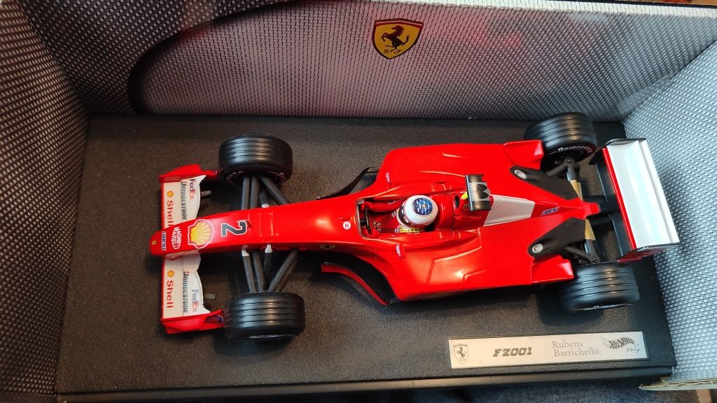 F1 Ferrari F2001 Rubens Barichello 1:18 Hotwheels