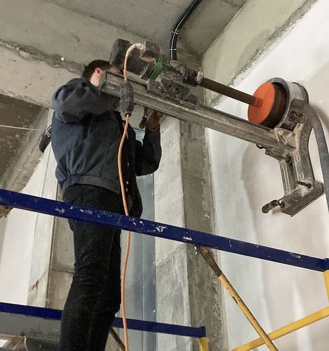 Сухе алмазне свердління отворів під вентиляцію, димохід, водопровід