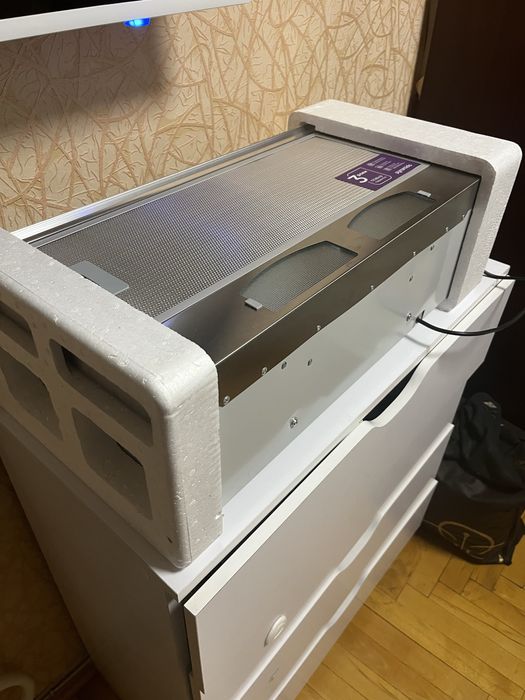 Витяжка Pyramida TL 60IX, нова, у заводській упаковці.