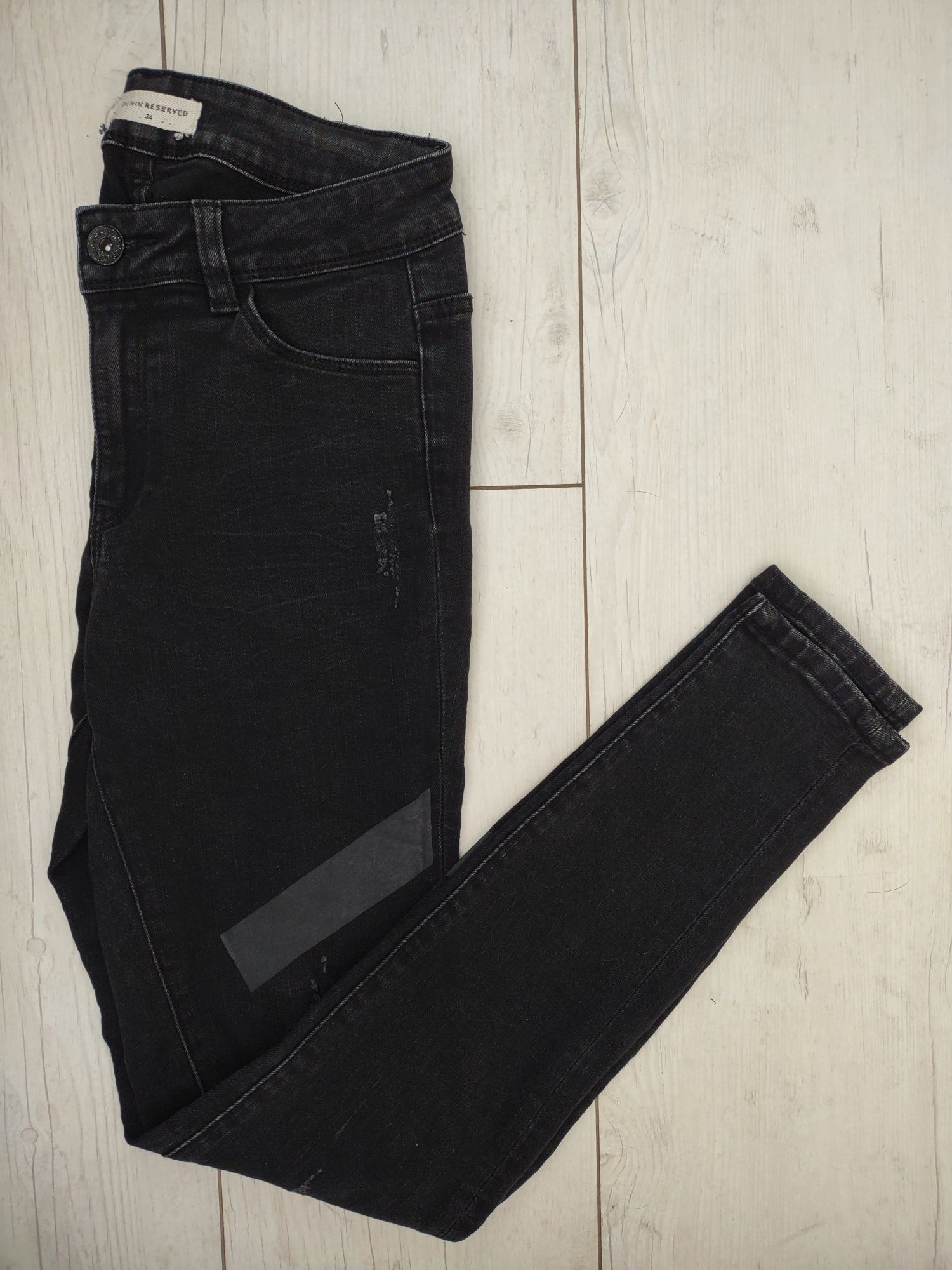 Czarne jeansy rurki skiny dopasowane retro denim vintage przetarcia S