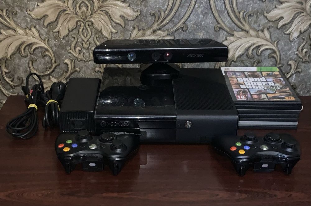 Xbox 360 E полный комплект