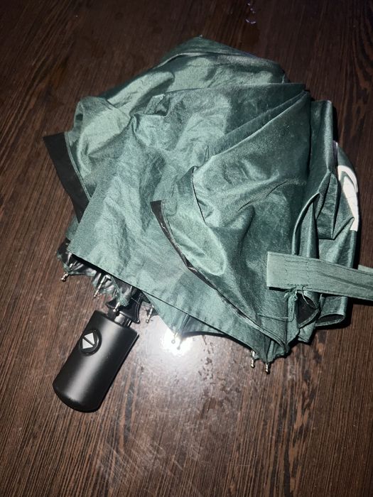 Крутой зонтик, краденный акуратно