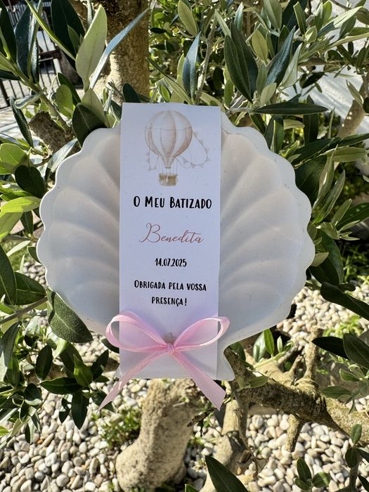 Lembrancas e convites personalizados