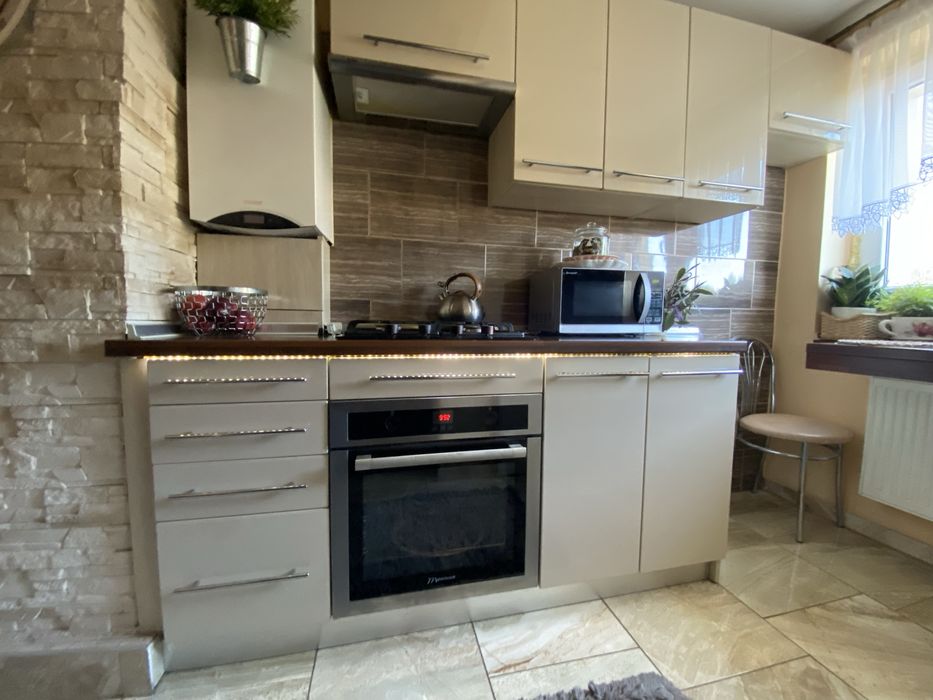 Meble kuchenne + sprzęt (bez lodówki) - fronty wysoki połysk