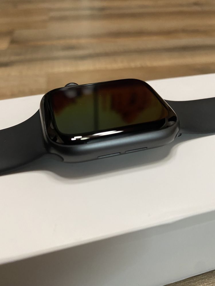 Apple Watch 4, 44mm Space Gray, Sport Band (полный комплект)