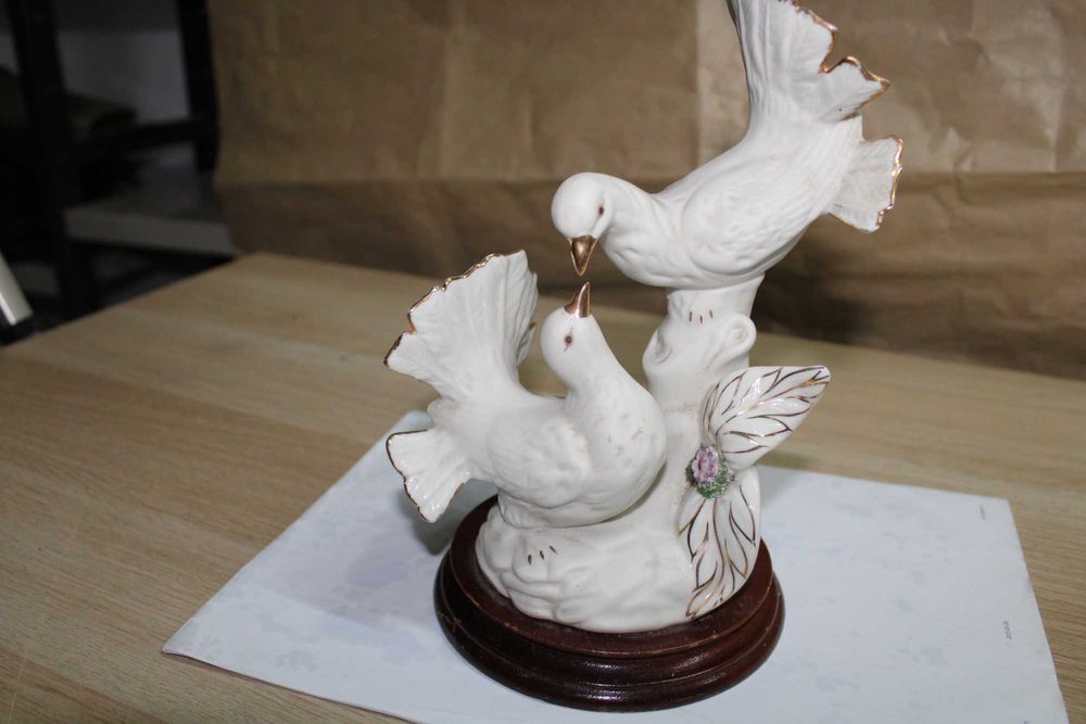 Pombas em Porcelana
