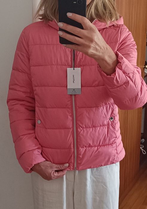 Kispo/ Casaco acolchoado de penas com capuz, tamanho M