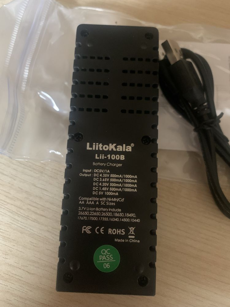Ładowarka do baterii Li-ion 18650 AAA AA