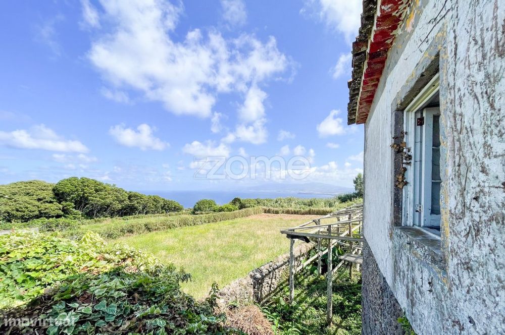 Ruína em Santa Bárbara, em Ponta Delgada