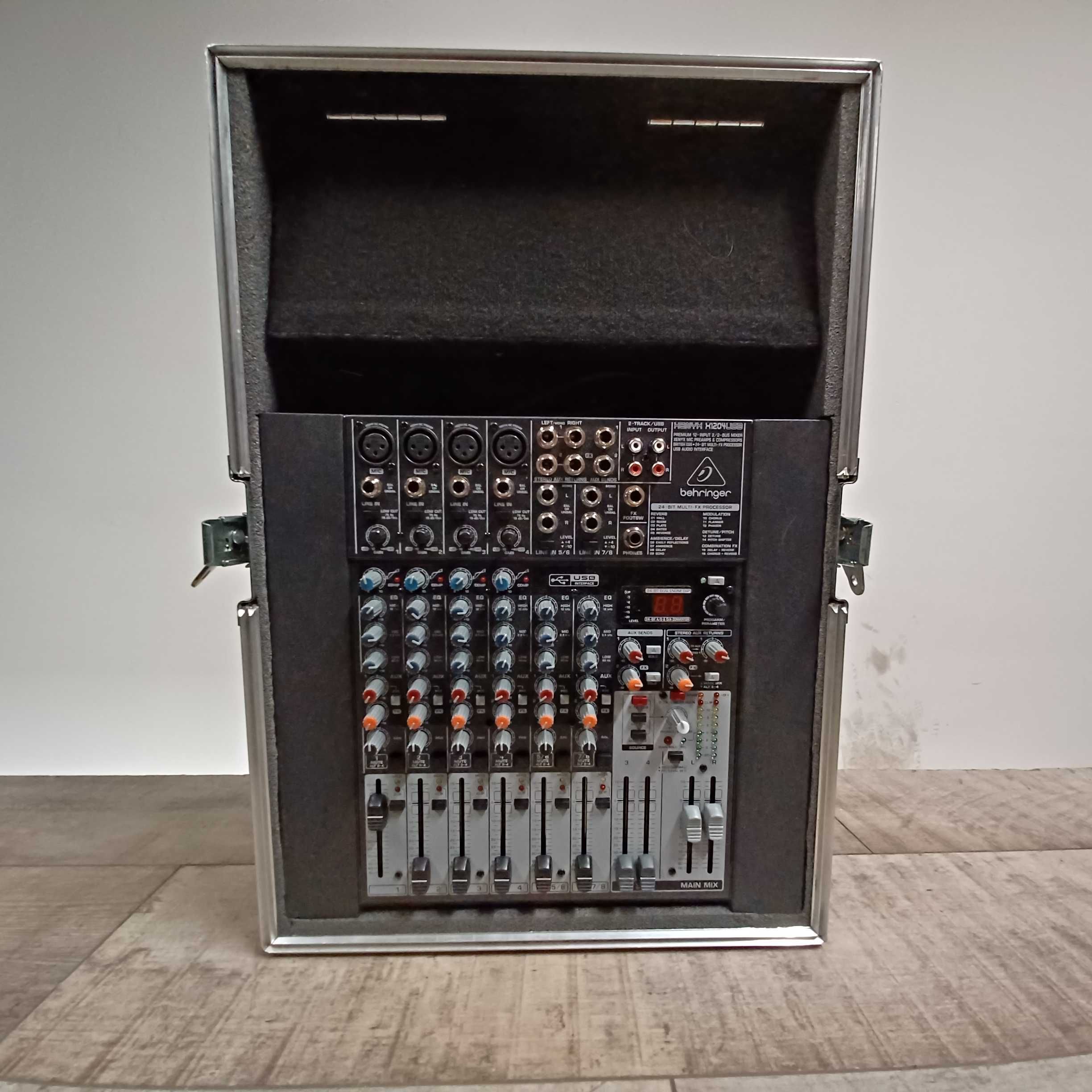 Behringer Xenyx X1204USB mikser audio z skrzynią case