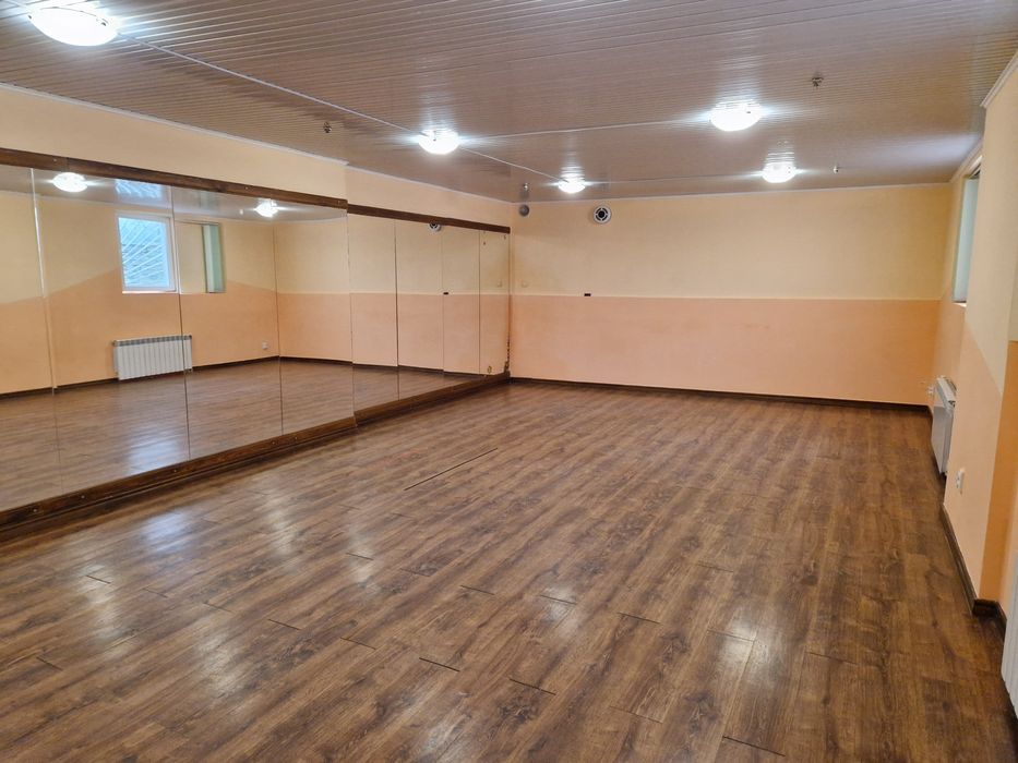 ЦЕНТР , вул.Кобилянська  Зал для спорту, танців, майстер класів тощо