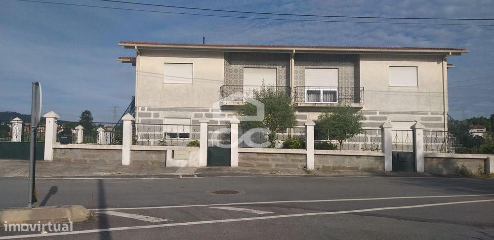 Quatro andares moradia em Serzedelo - Guimarães