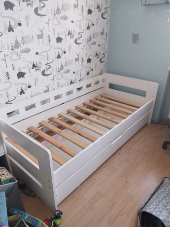 Łóżko drewniane 180