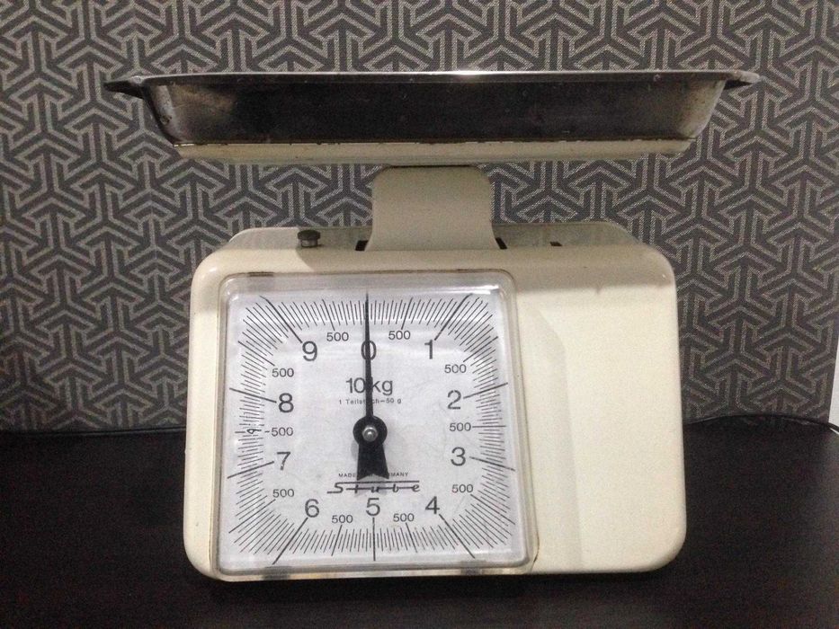 Vintage - Balança de cozinha analógica da marca Stube