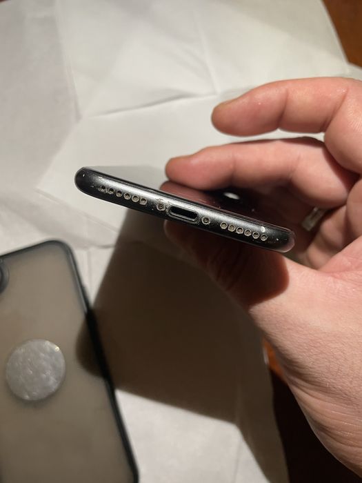 Продам айфон 8 на 64гб