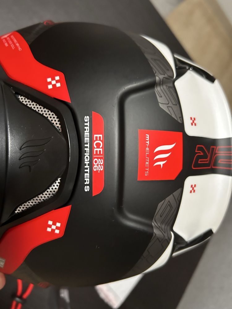 Capacete MT Helmets Streetfighter