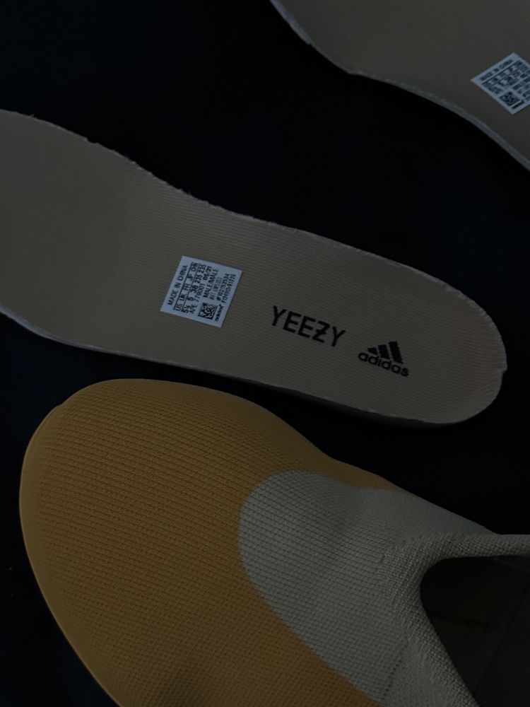 Кросівки Yeezy knit runner sulfur оригинал