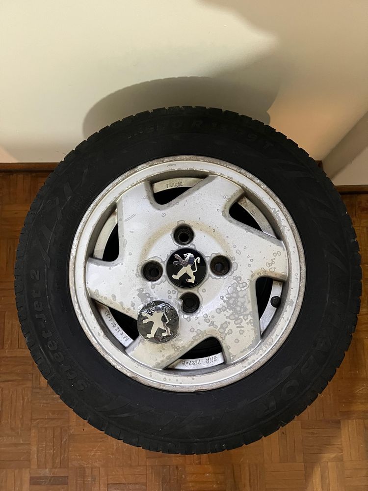 Vendo jantes original do peugeot 106, com pneus em bom estado