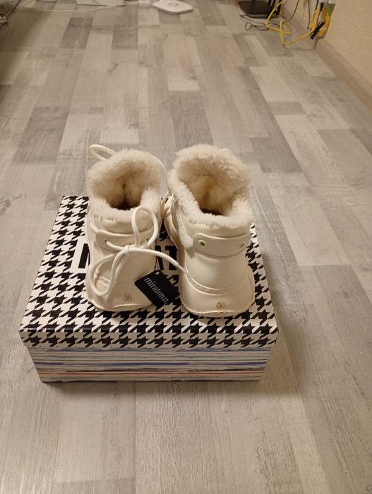 Кросівки НОВІ, зимові жіночі шкіряні з натуральним хутром