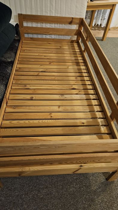 Łóżko pojedyncze z materacem