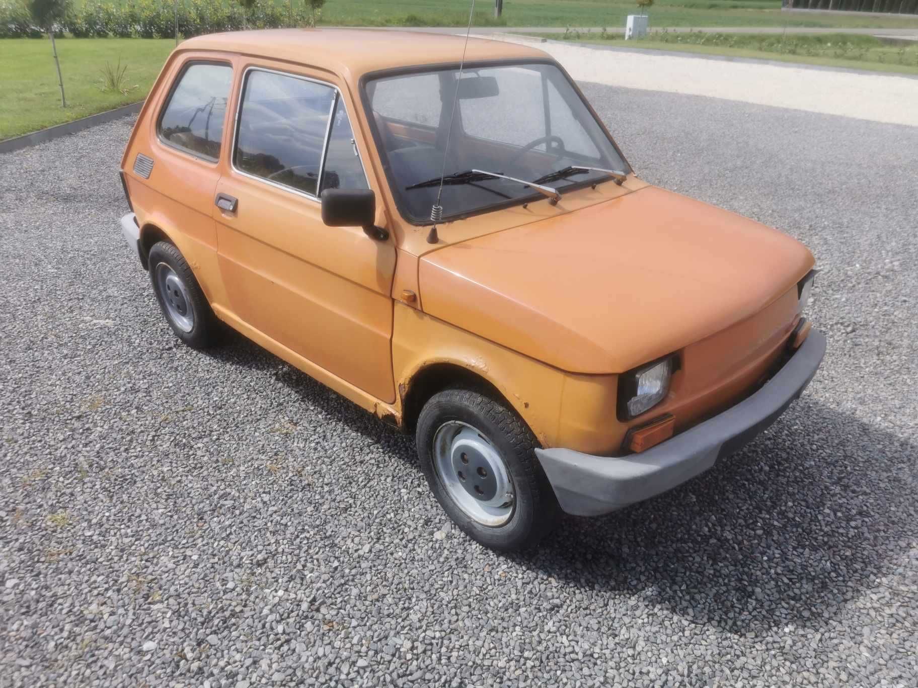 Fiat 126p *Zarejestrowany*Na kapliczce*