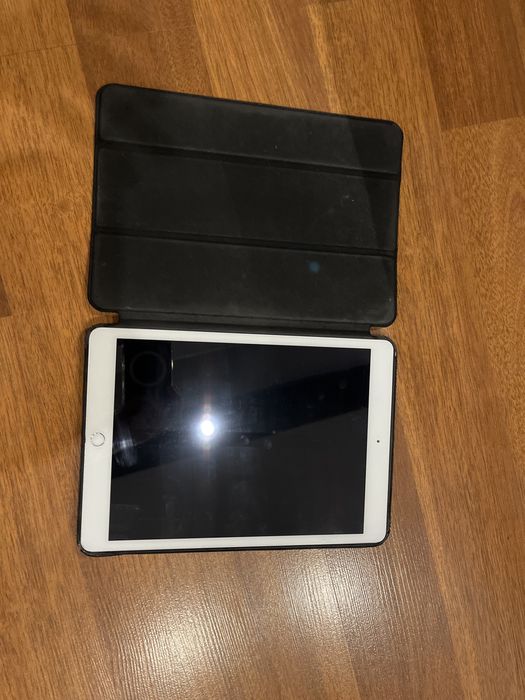 iPad 7 generacji 9.7 cala srebrny + klawiatura gratis