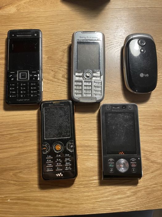 Zestaw starych telefonów Sony Ericsson + LG