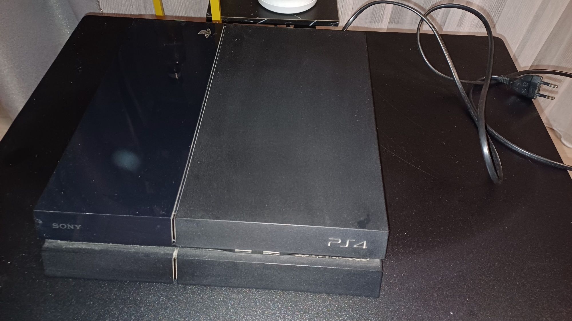Konsola PS4 - Play Station 4 + Pad