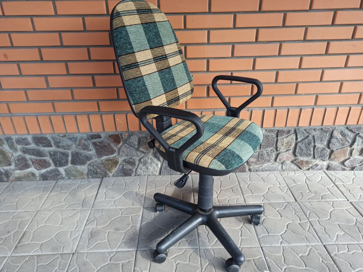 Крісло офісне телескопічне
