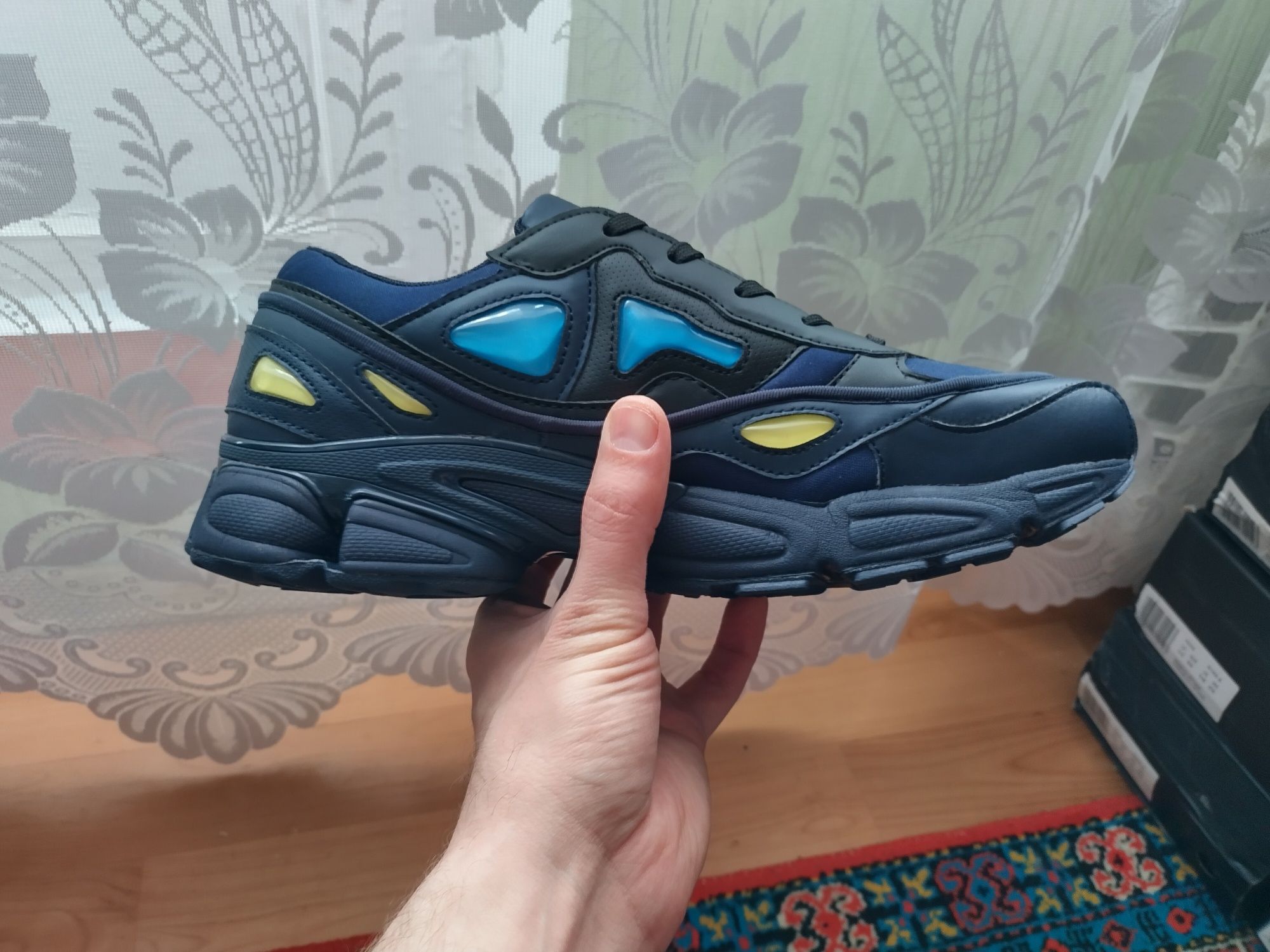 Кроссовки  мужские кожаные   Adidas raf simons  Ozweego.