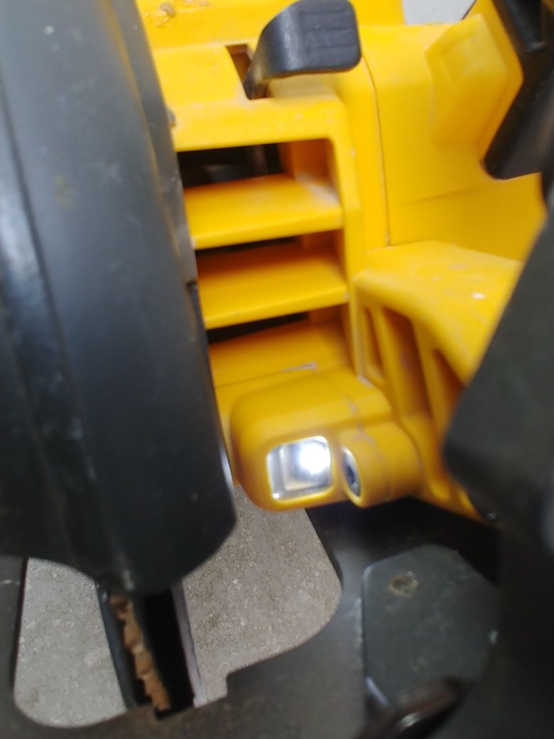 Pilarka tarczowa 54V FlexVolt DEWALT DCS575N