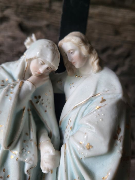 Stara pasyjka z kropielnicą krzyż Maryja Święty Jan porcelana
