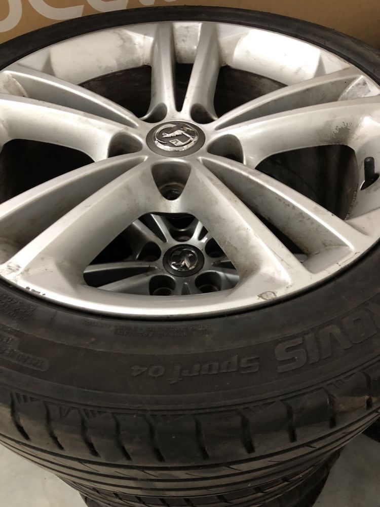 Jantes Opel com pneus 245/45/18