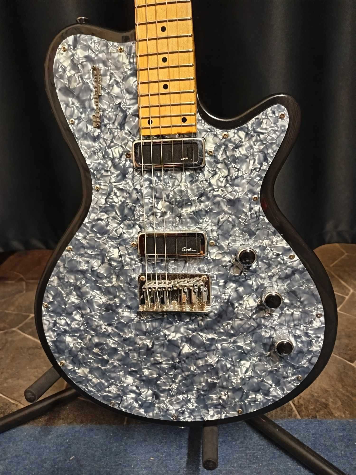 gitara elektryczna Godin Radiator Black Onyx Maple Fretboard