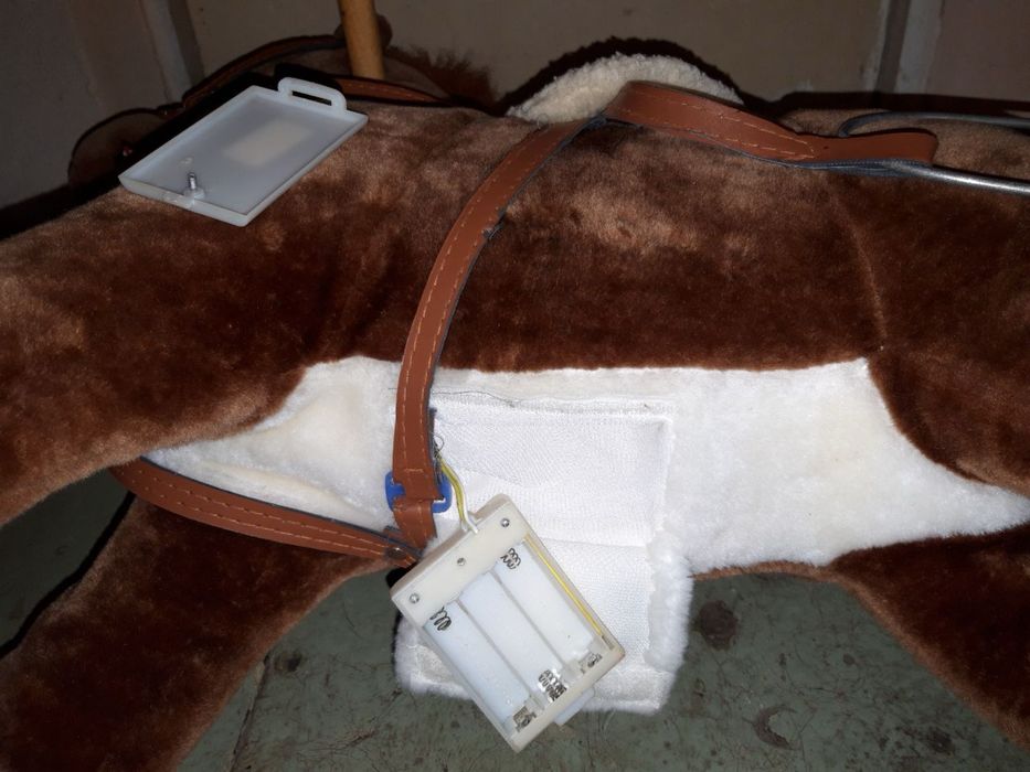 Кінь-гойдалка для дітей