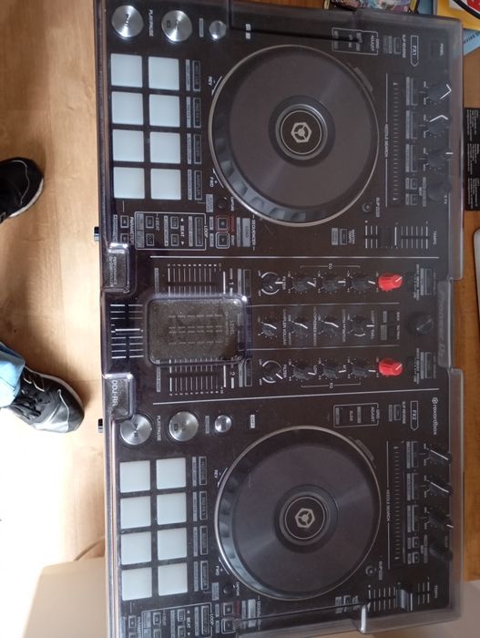 Pioneer DDJ-RR em perfeitas condições.