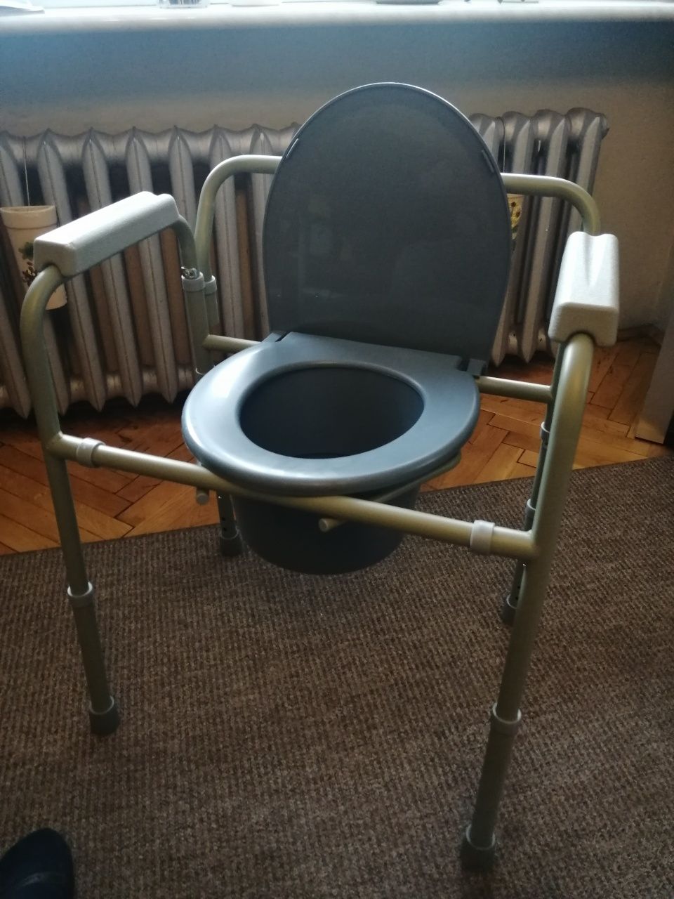 Krzesło toaletowe skladane
