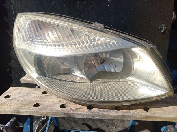 Renault scenic II lampa przednia prawa Hella