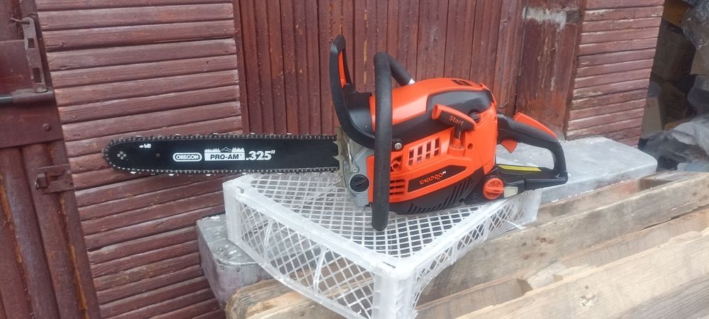 Бензинова пила ланцюгова