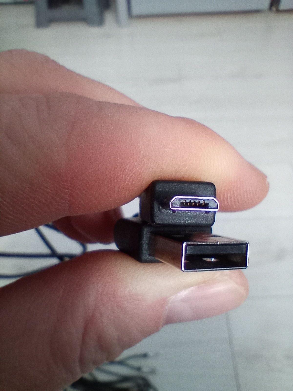 2 x Kable micro USB 3 m + 1 m
