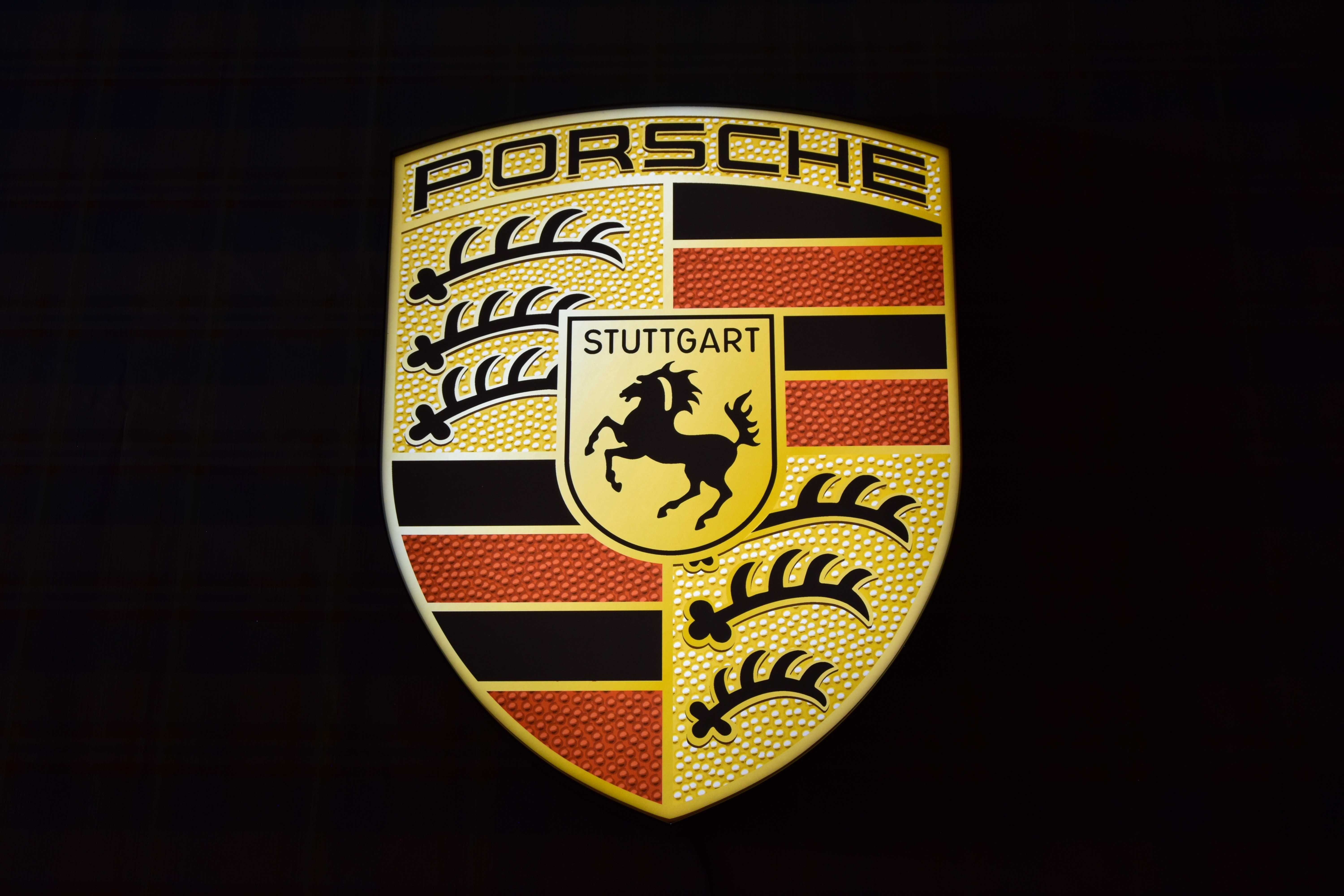 Logo świecące PORSCHE, Podświetlana reklama LED, PRODUCENT Szyldów