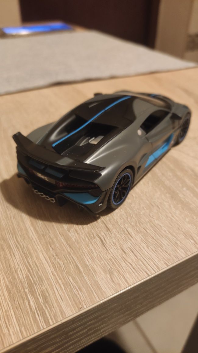 Zabawka Bugatti Chiron 1:32